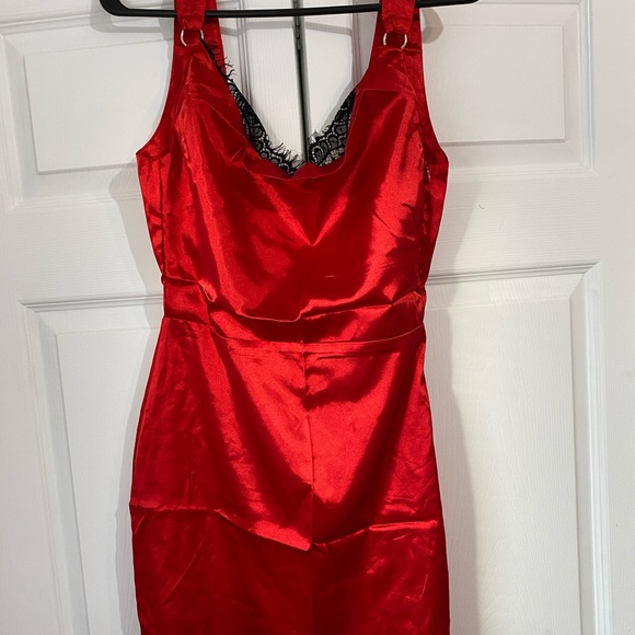 Red dress - Picture 1 of 2